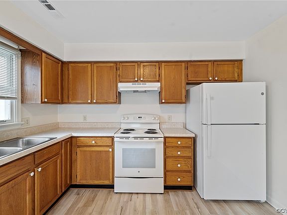 5th image of 125 Courtside Dr