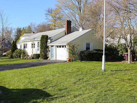 2nd image of 123 Knollwood Cir