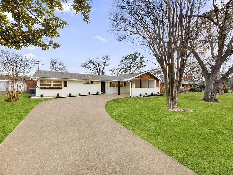 3616 Woodleigh Dr — Photo 1