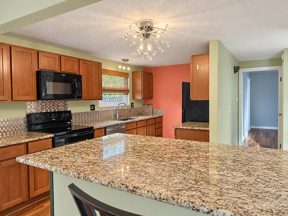 6104 W 92nd Pl