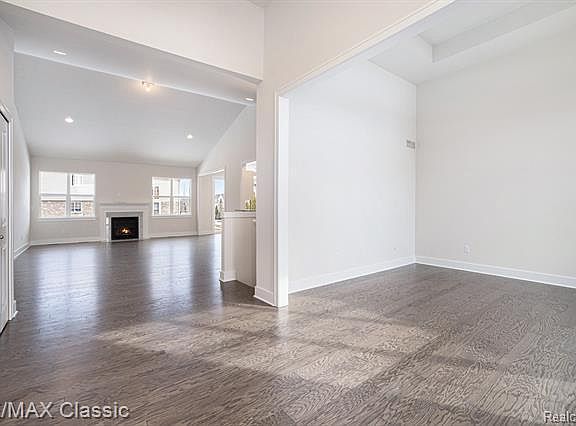 4th image of 49083 Togowtee Pass St #59
