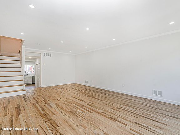 3rd image of 33 Ludwig Ln