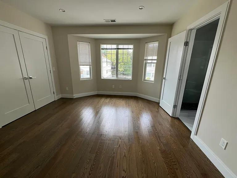 19 Loomis Ave — Photo 23