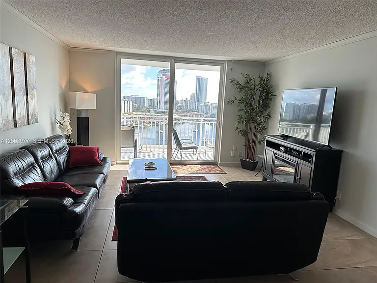 427 Golden Isles Dr #14E — Photo 2