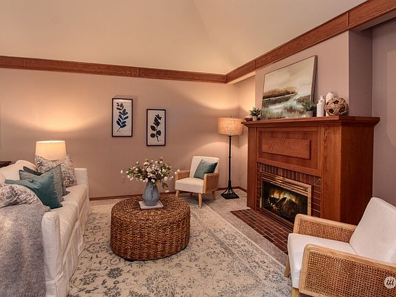 5th image of 10818 Olallie Lane NE