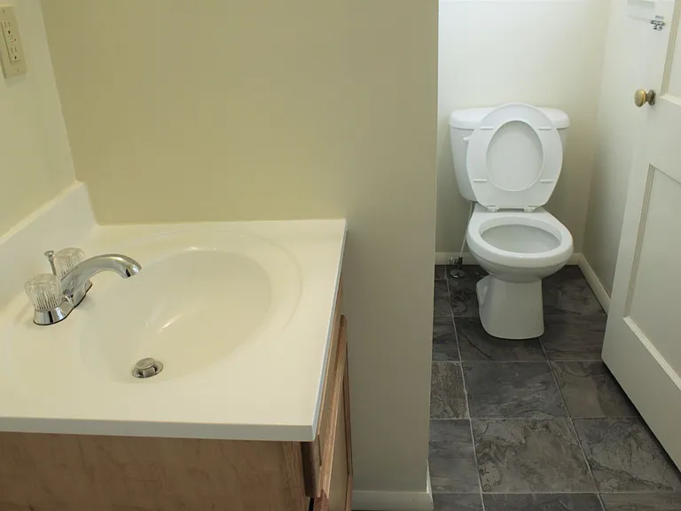 128-134 1/2 University Ln — Photo 12