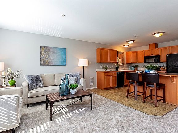 4th image of 10520 140th St Ct E Unit 37