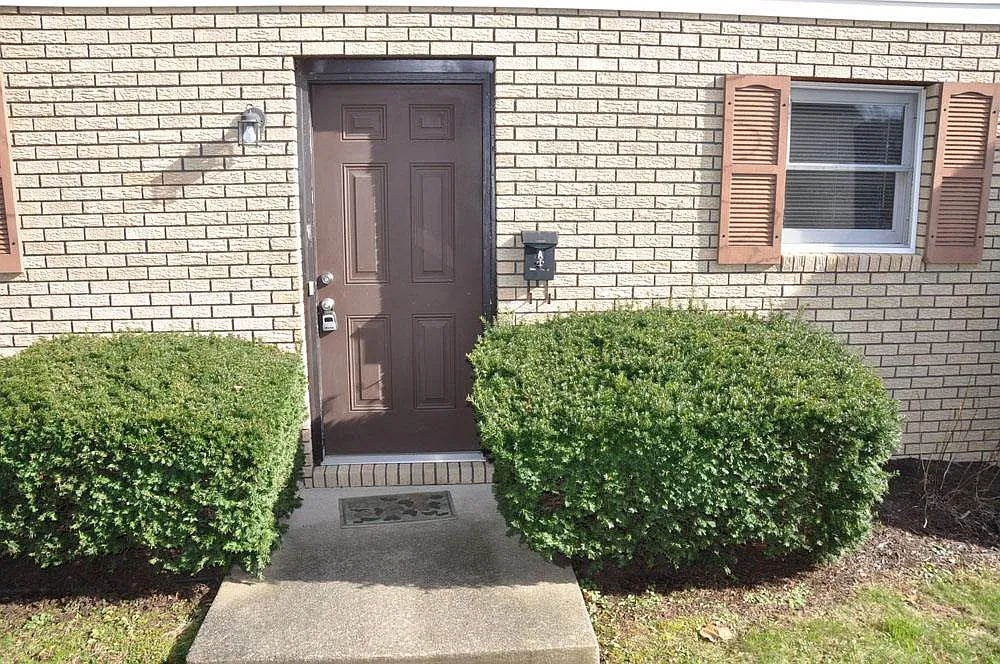 2 bed, 1.5 bath, 936 sqft, $1,100 — Photo 1