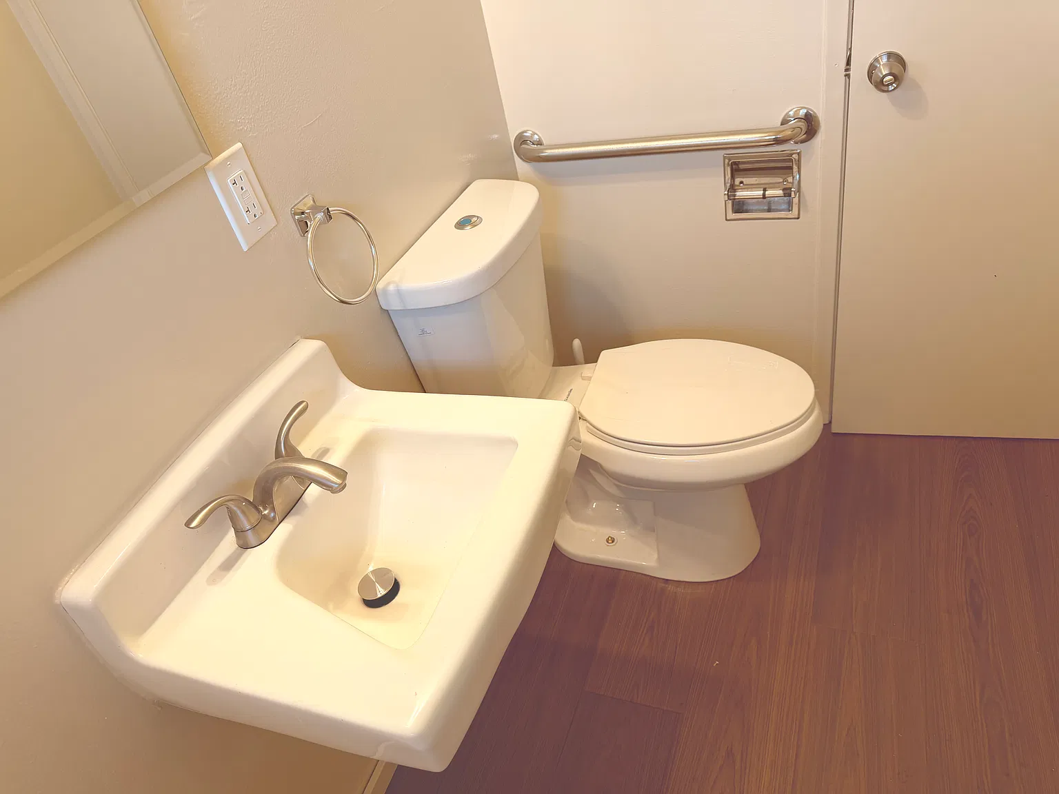 2 bed, 850 sqft, $2,600 — Photo 3