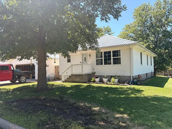 209 N Brandon St, Smith Center, KS 66967