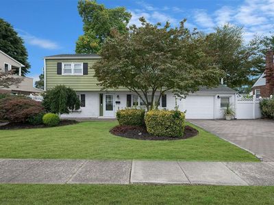 357 N Niagara Avenue, Lindenhurst, NY, 11757