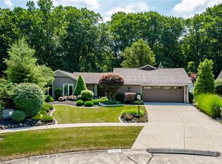 21305 Meadows Edge Ln, Strongsville, OH 44149
