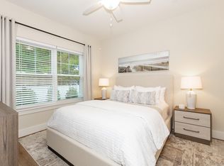 266 Farmingdale Rd #111, West Babylon, NY 11704