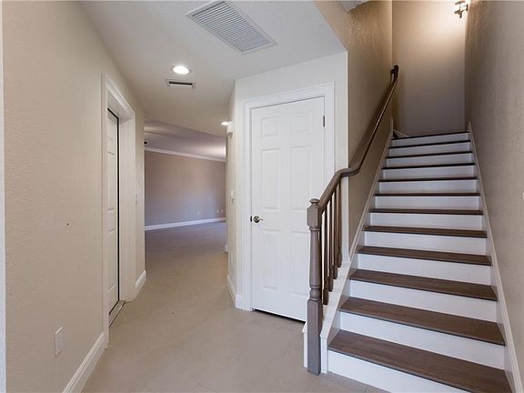 4th image of 821 Date Palm Ln