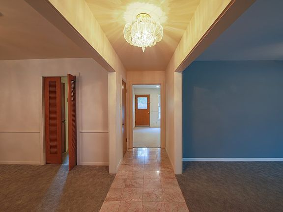 3rd image of 901 Hillcrest Ave