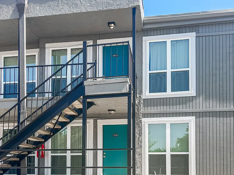 Oak Park Apartments — Photo 15