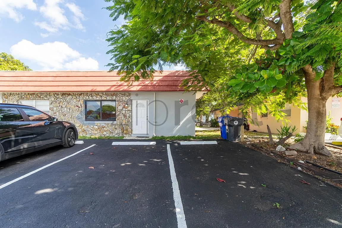 2 bed, 900 sqft, $1,900 — Photo 2