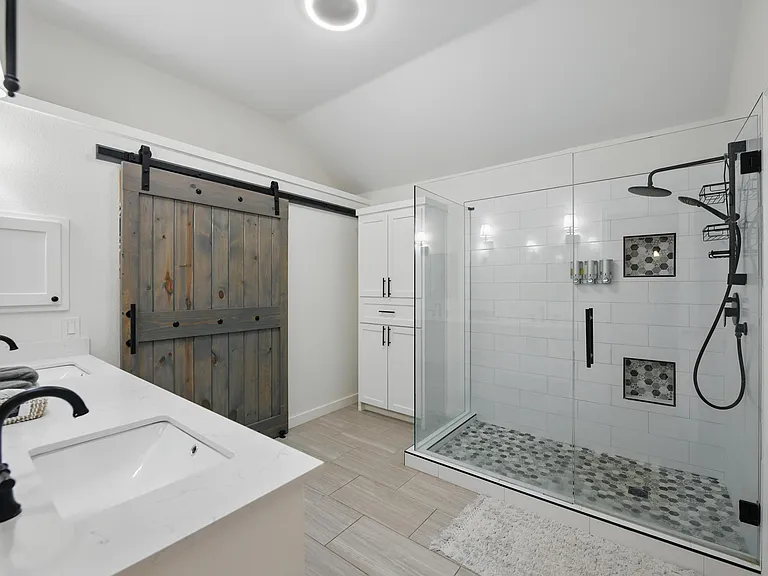 2432 Covington Dr — Photo 30