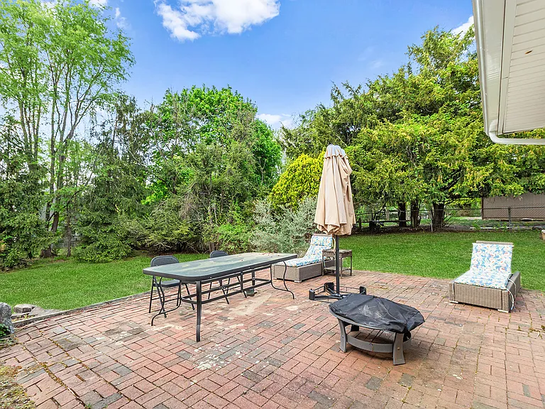 8 Halsey Ln — Photo 18
