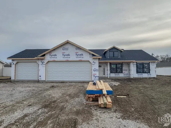 1201 W Nature Pointe Ln, Muncie, IN 47304