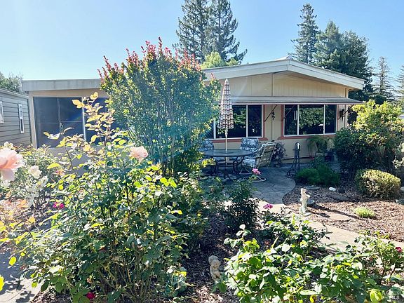 2nd image of 26 Sequoia Circle