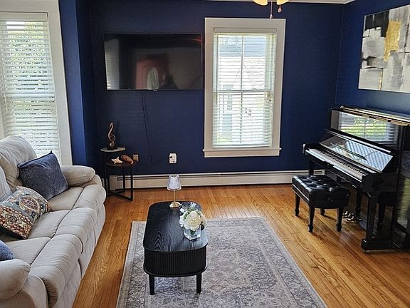 5th image of 112 Dutcher St