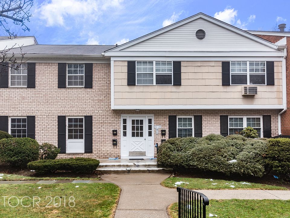 1st image of 302 Parkside Dr