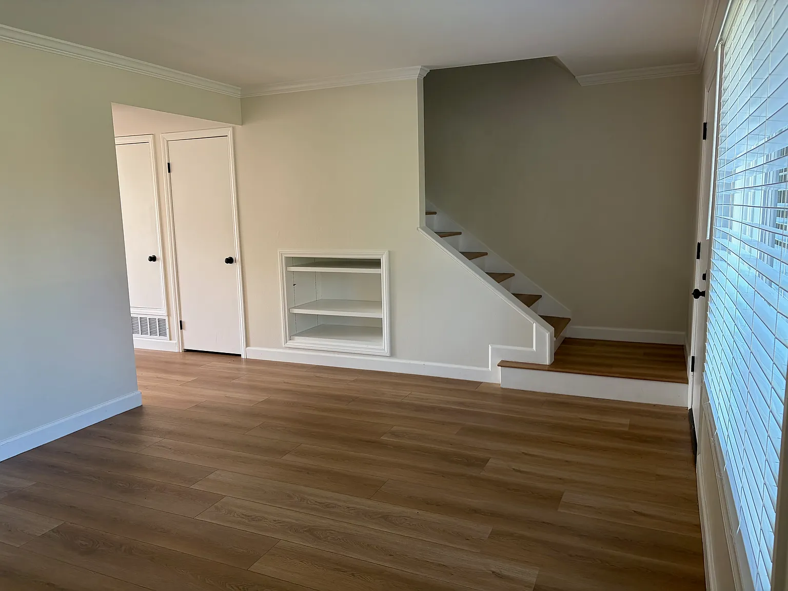 3 bed, 1.5 bath, 1121 sqft, $3,500 — Photo 2