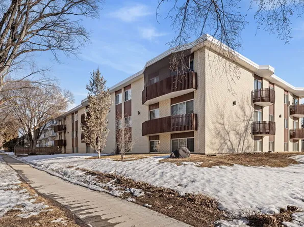 11907 81st St NW #303, Edmonton, AB T5B 2S7