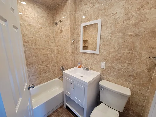 Rented by MCR Realty | media 15