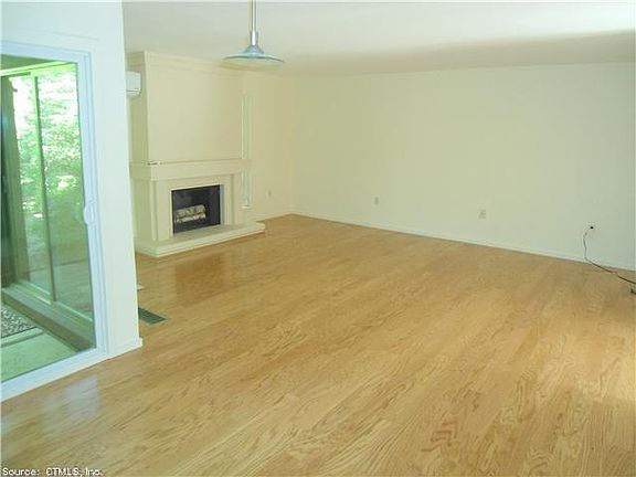 5th image of 22 Heritage Dr