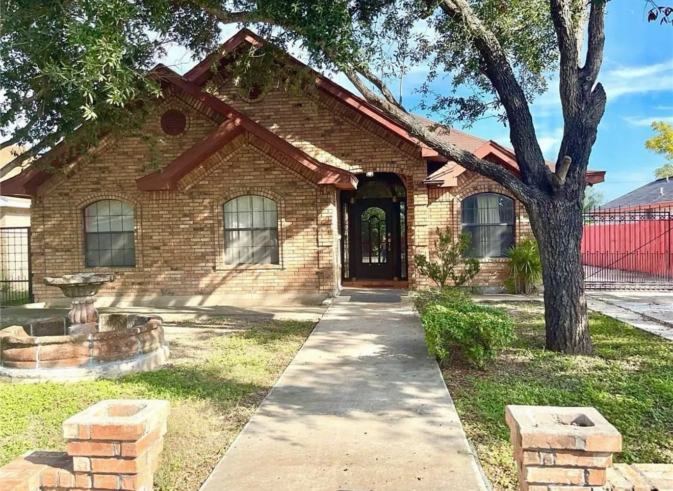 4 bed, 2448 sqft, $1,900 — Photo 2