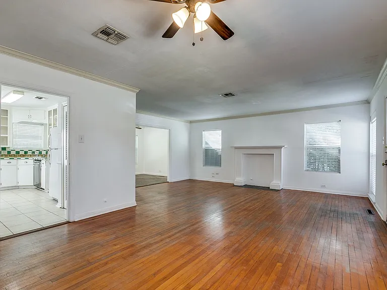 206 Chevy Chase Dr — Photo 4