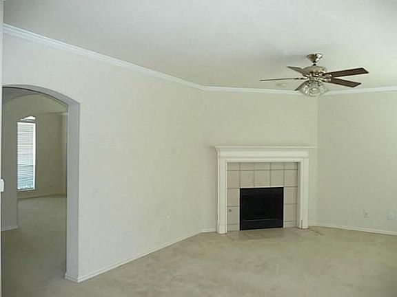 4th image of 6122 Holly Crest Ln