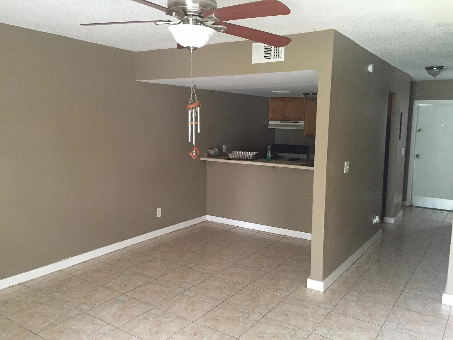 2 bed, 1075 sqft, $1,550 — Photo 2