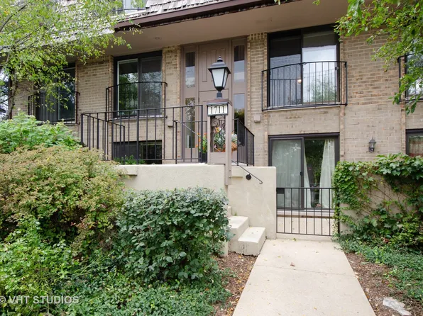 1711 Northfield Sq APT A, Winnetka, IL 60093