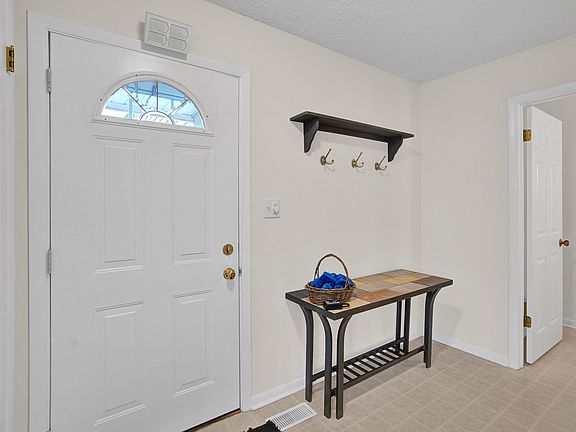 4th image of 714 Weymouth Cir