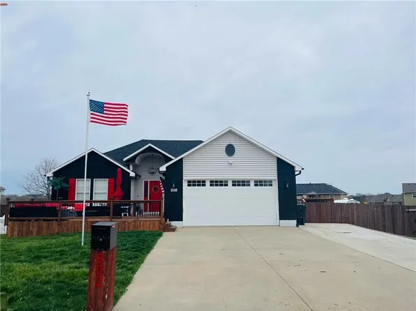 802 SW Crestview Ct, Grain Valley, MO 64029