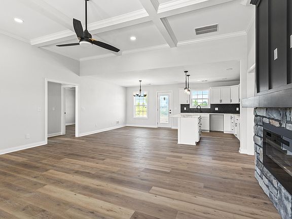 4th image of 308 Mohegan Trl