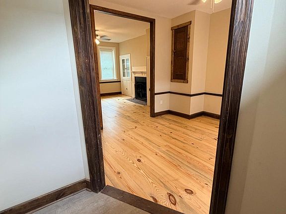 2nd image of 121 E Union St