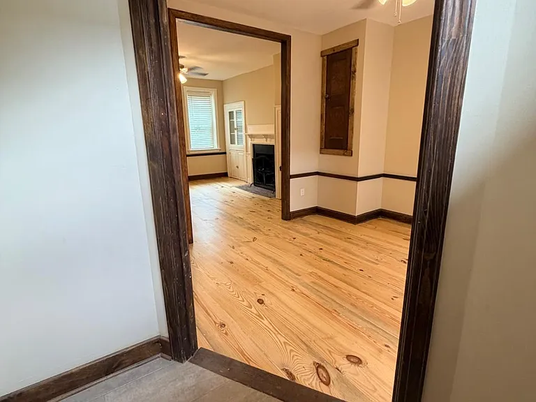 121 E Union St — Photo 2