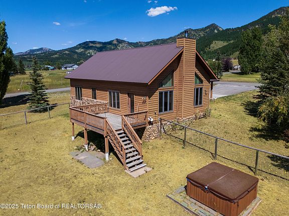 3rd image of 725 Saddle Dr