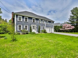8 Bicentennial Dr, Nashua, NH 03062