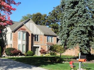 3787 Summit Ridge Dr, Rochester Hills, MI 48306