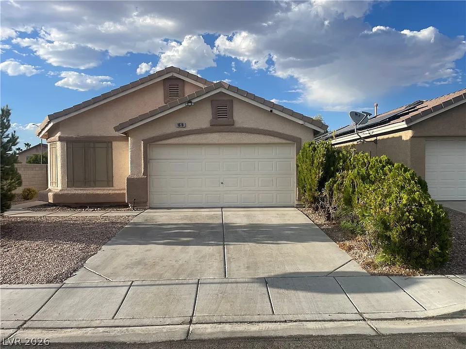 1070 Ashwood Bay Ave
