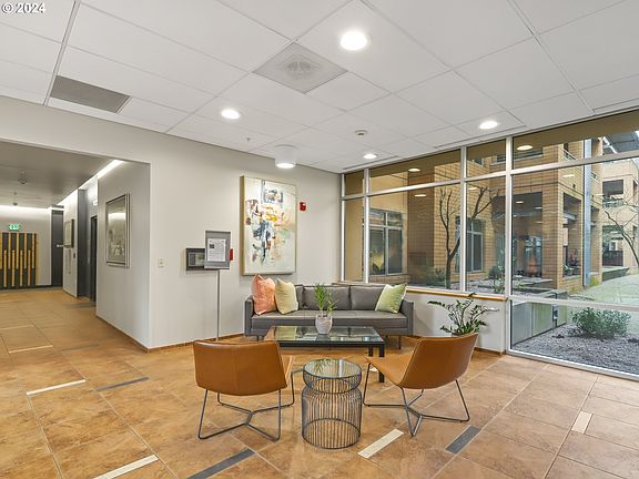 5th image of 701 Columbia St APT 116