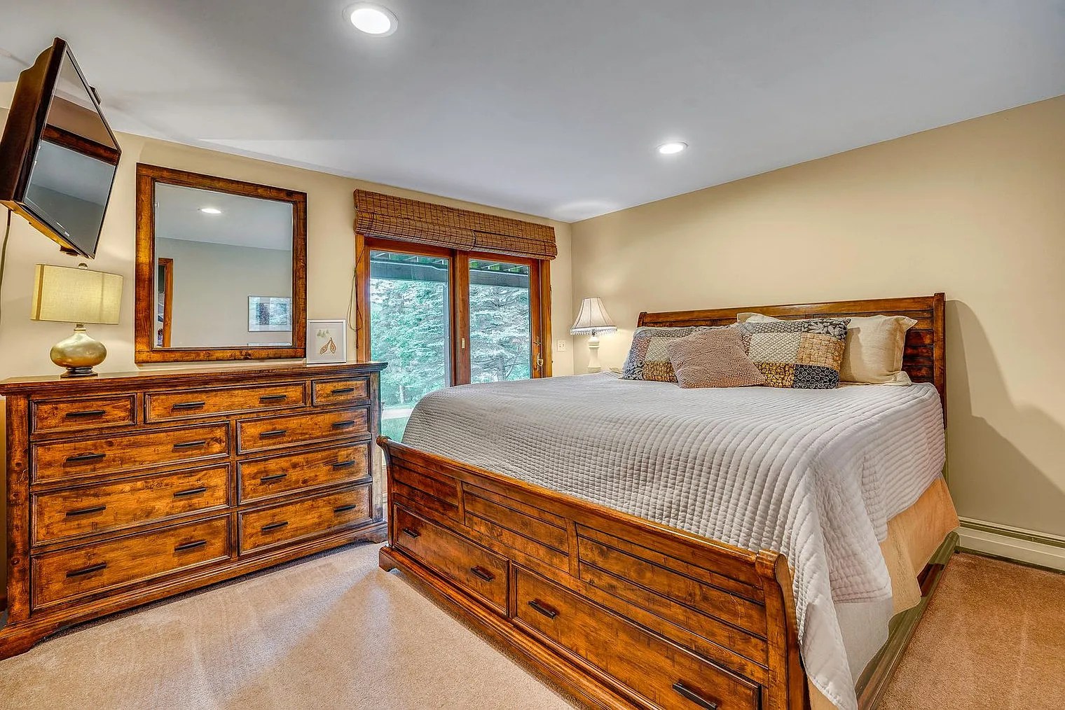 5 bed, 2.0 bath, 2669 sqft, $5,870 — Photo 4