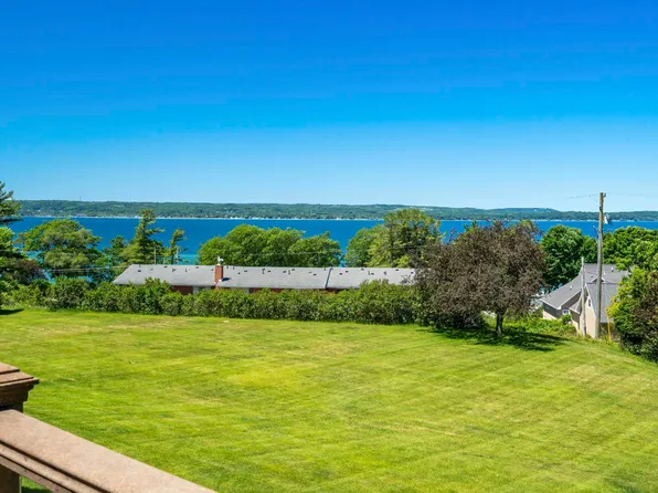 240 Peninsula Hills Dr, Traverse City, MI 49686