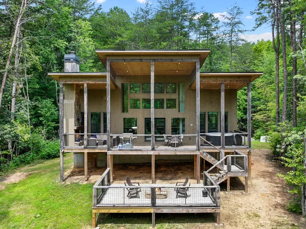 59 Overlook Dr, Blue Ridge, GA 30513