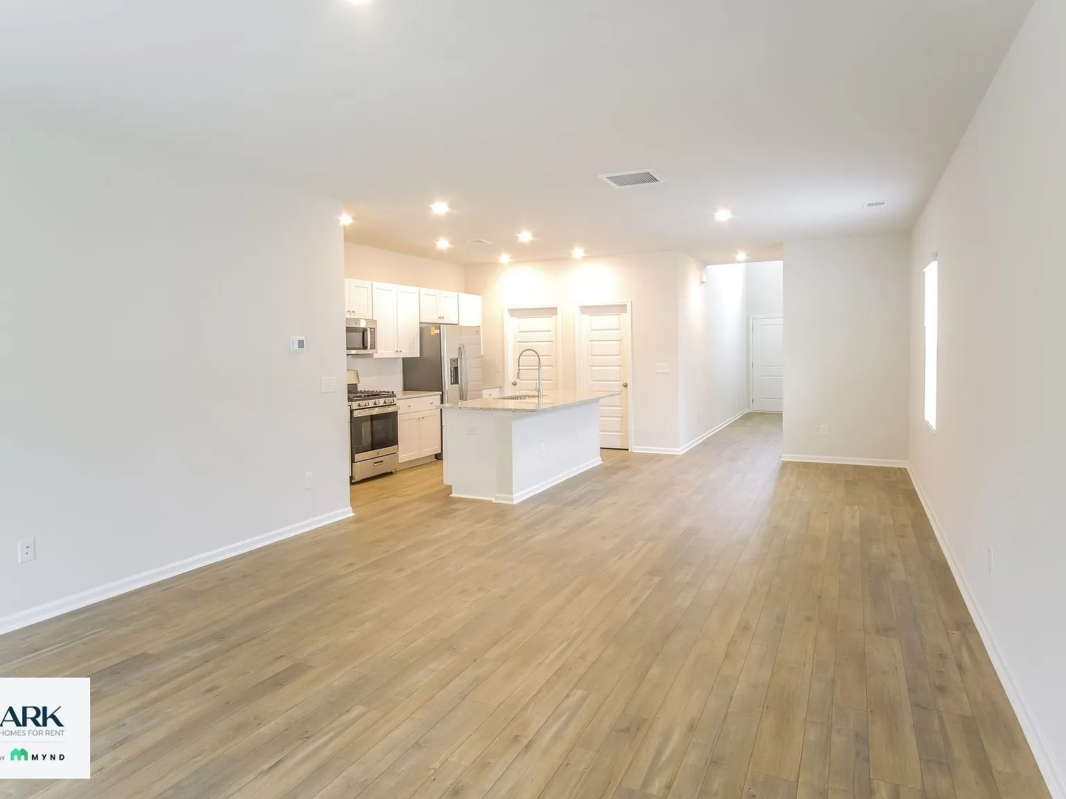5 bed, 2.5 bath, 2343 sqft, $2,215 — Photo 3